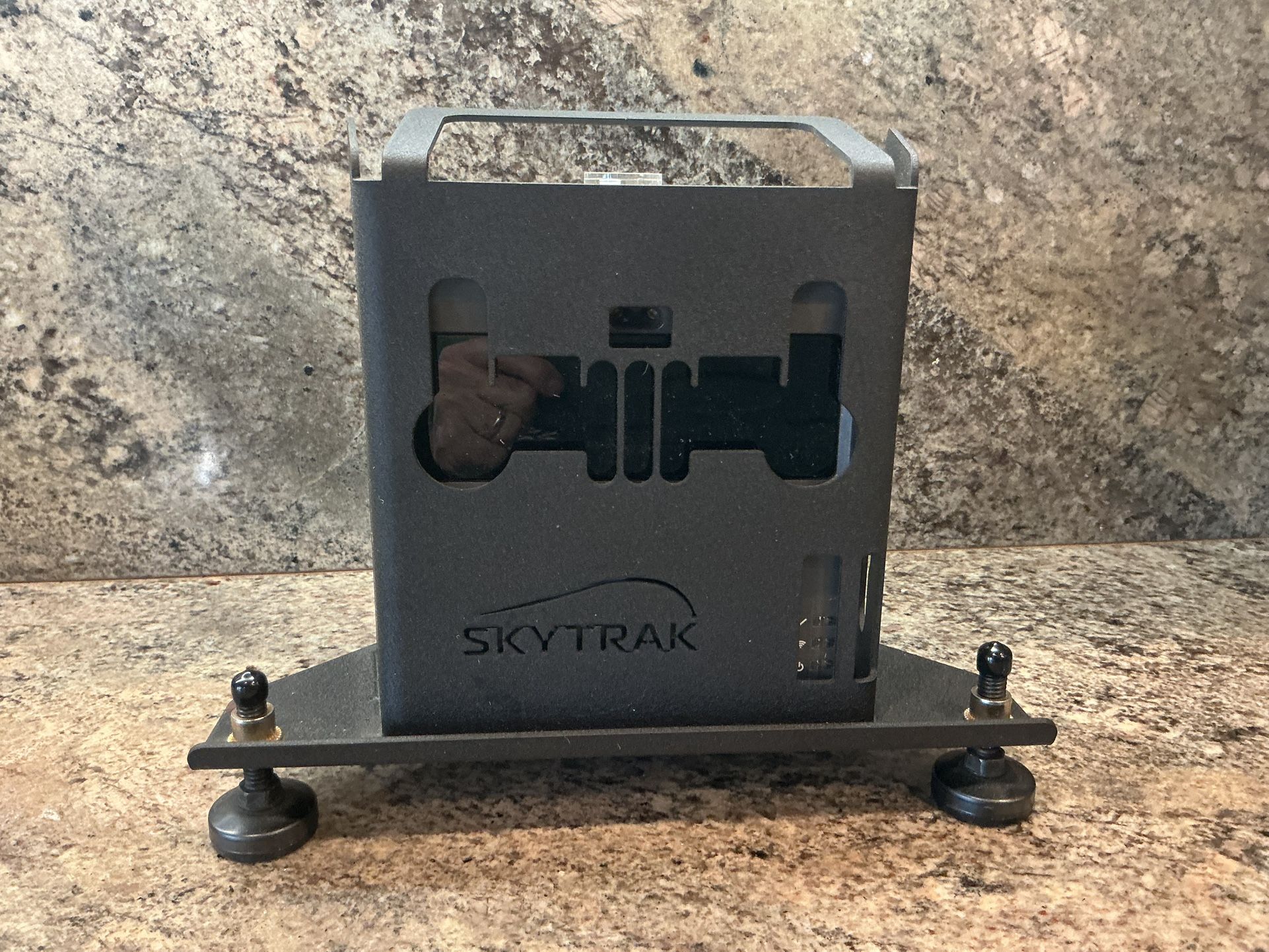 SKYTRAK GOLF MONITOR with Protective Metal Case