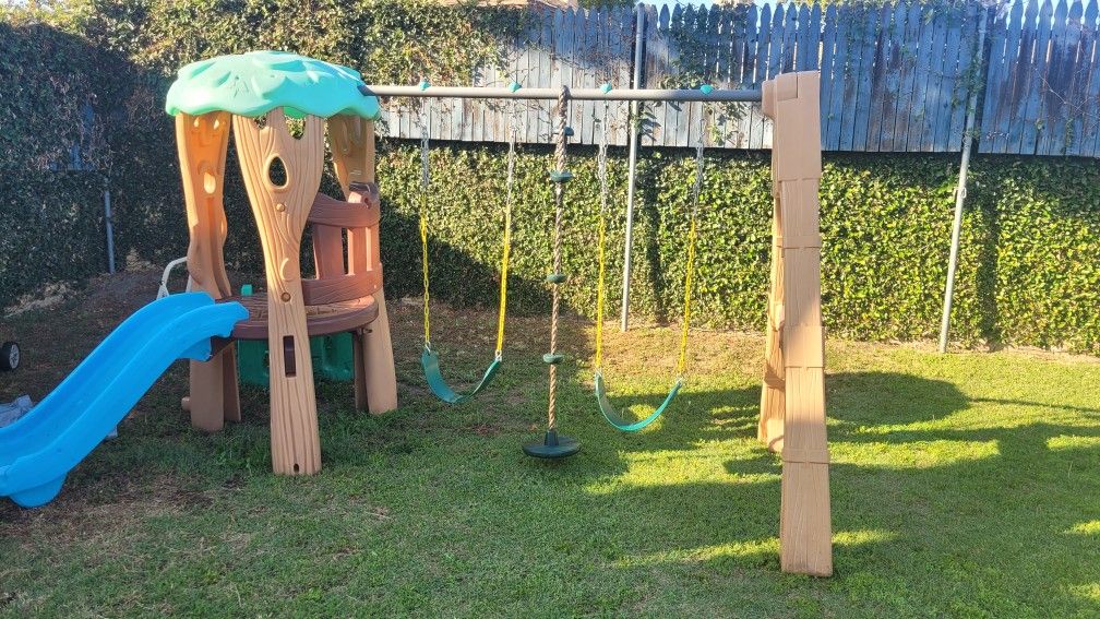 Little Tikes Treehouse Swing set
