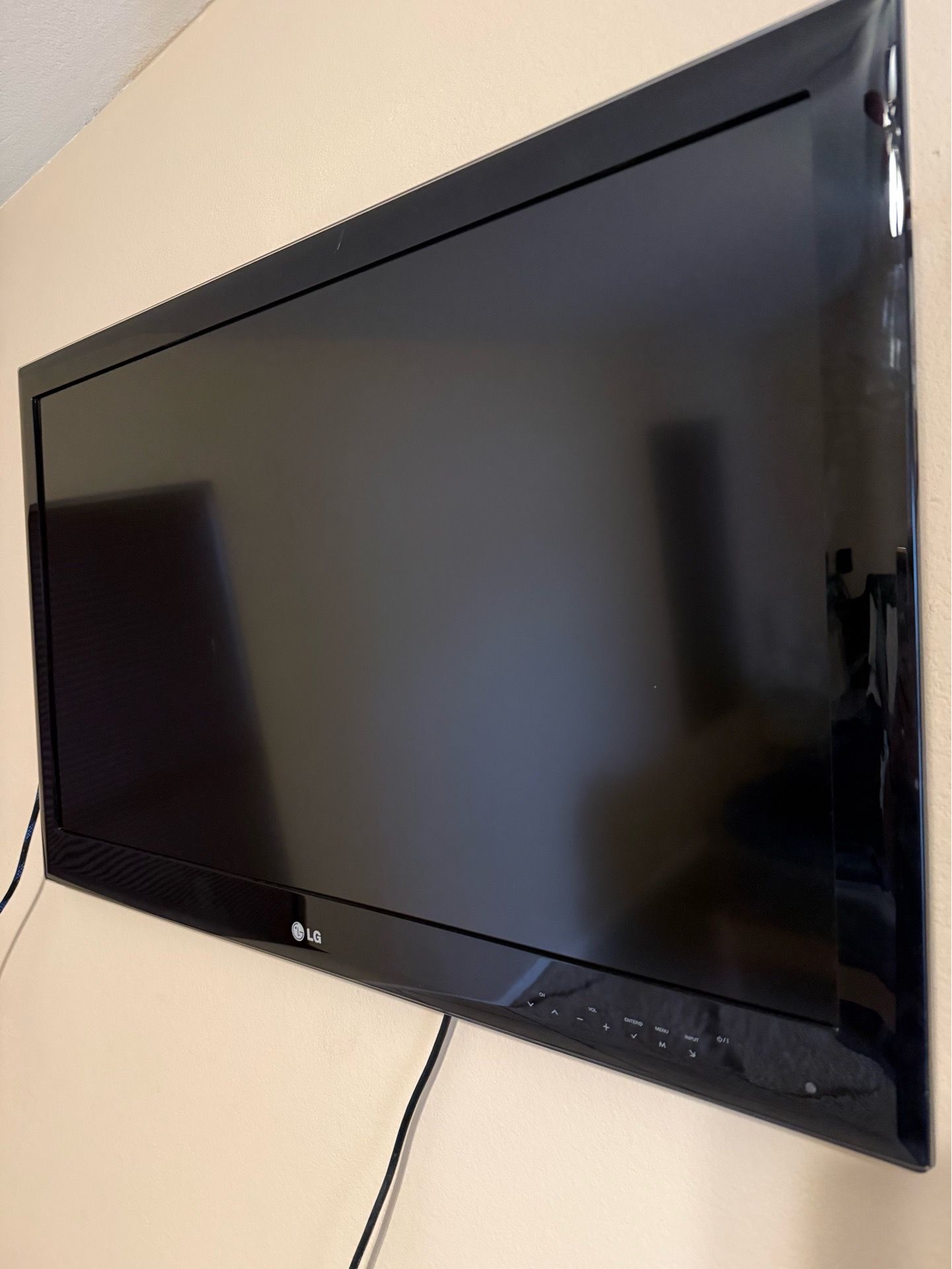 37” LCD LG TV