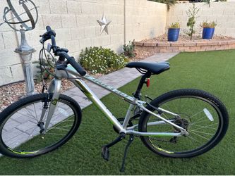 The Polygon Premier Ultralight Kids 24 mountain bike-Excellent condition