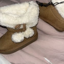 fur boots (size 5 little girls)