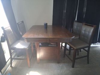 Dining room table