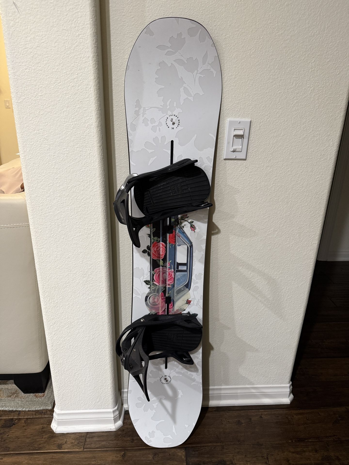 Burton Women’s Snowboard Full Setup – Like New – Step On + Talent Scout 138 + Smith Helmet/Goggles + 3 Bags + Board Sleeve (PRICE FIRM)