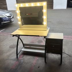 Makeup Vanity Mirror And Table