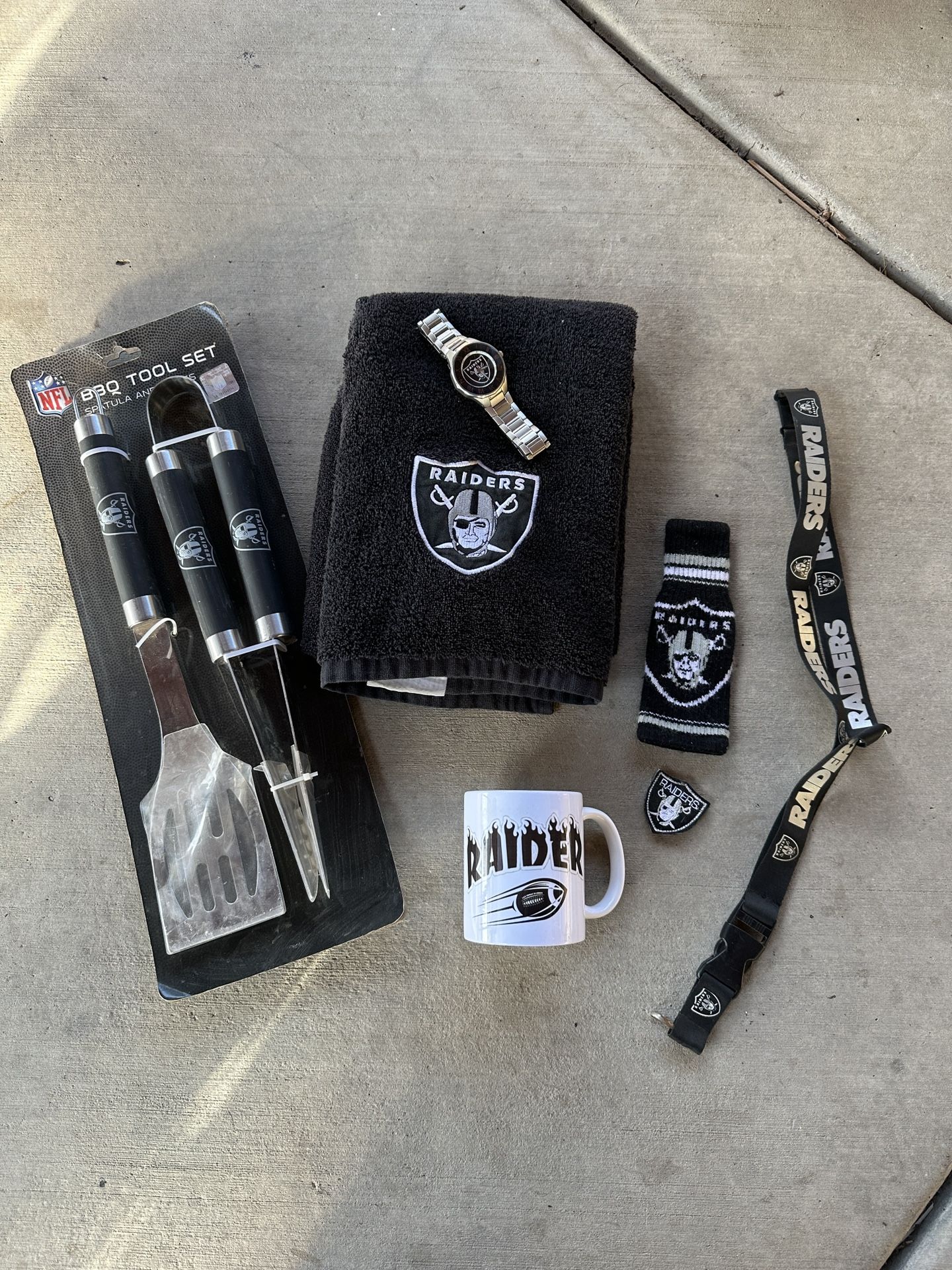 Raiders Fan Ultimate bundle - Towel, Beer Sleeve, Lanyard, Bbq Set, Mug & Watch