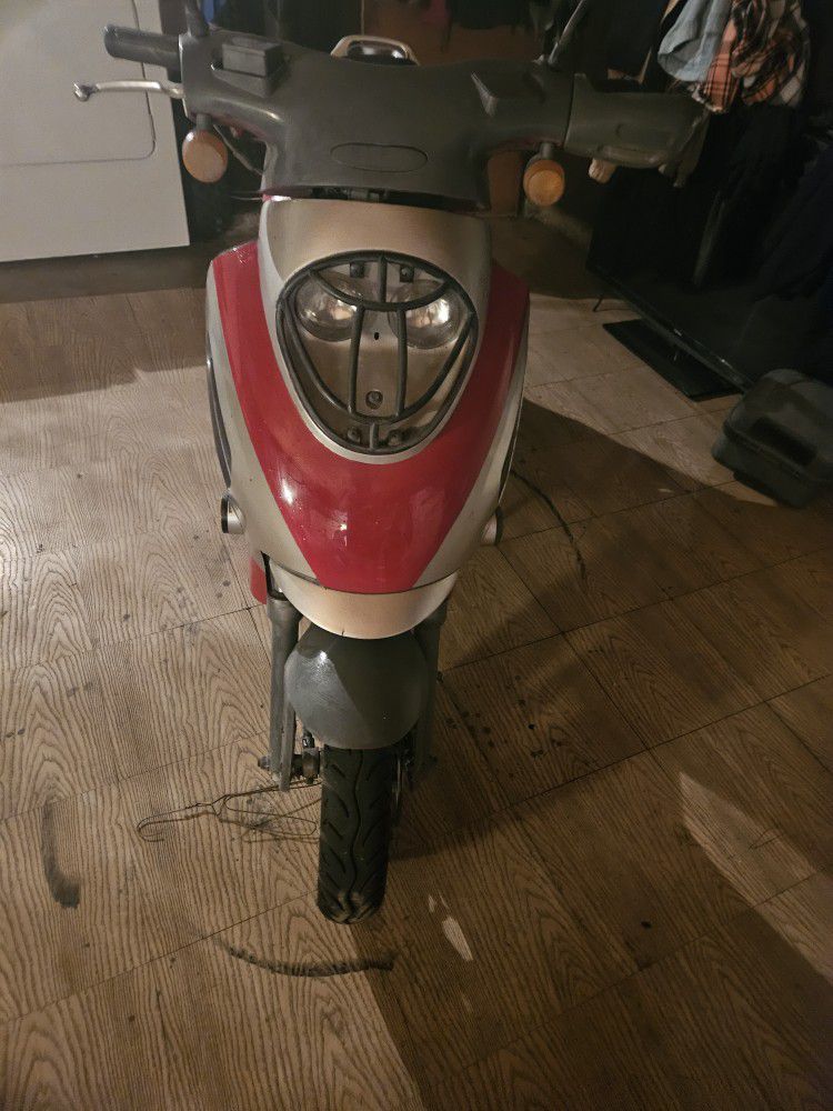 Boom Mvp Moped 49cc