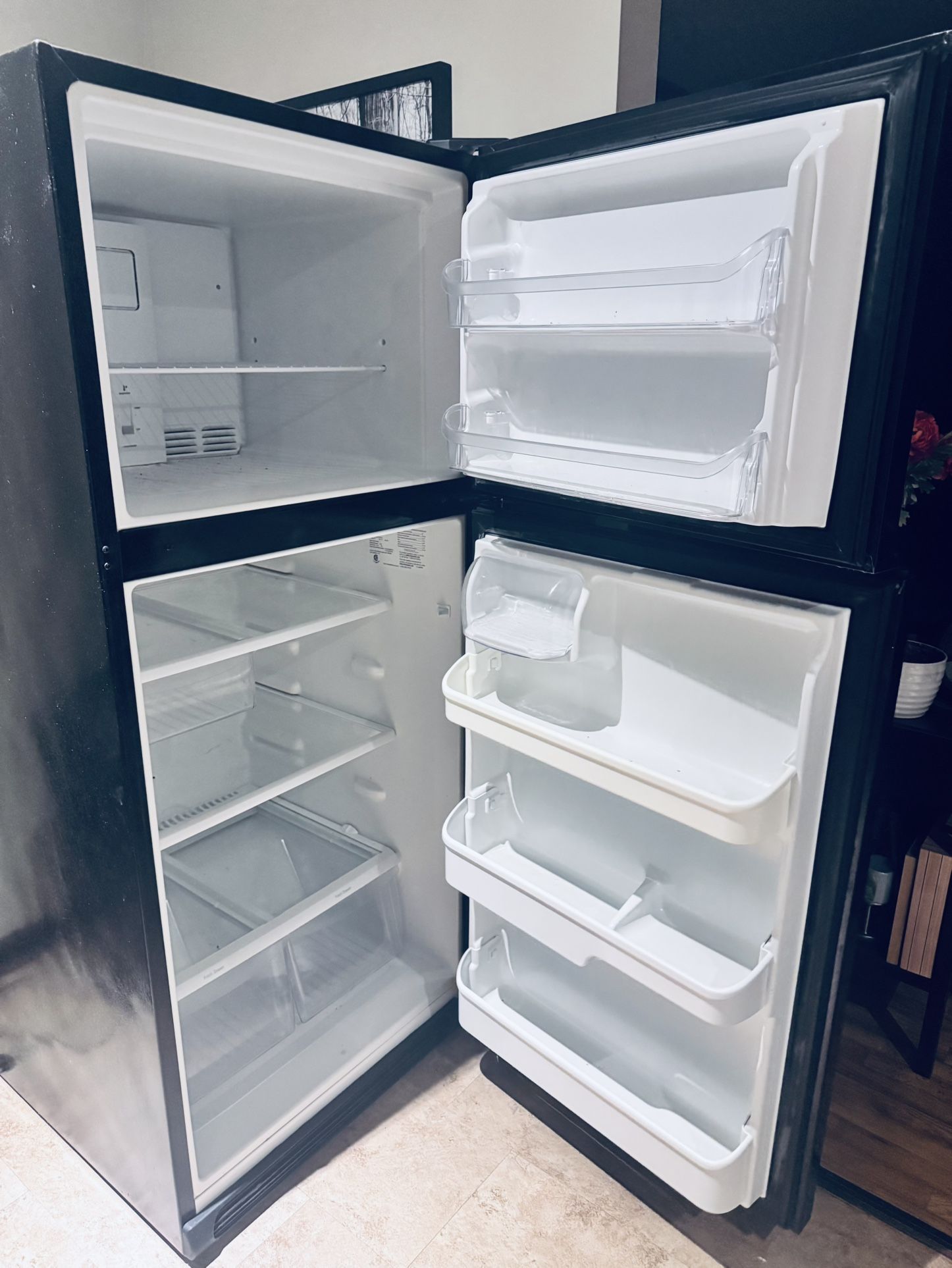 Used  / Like new Refrigerator With Top Freezer