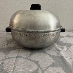 Vintage West Bend Aluminum Bun Warmer Serving Oven Bread Warmer