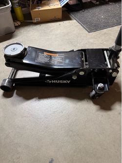 Husky low profile floor jack 2.5 ton