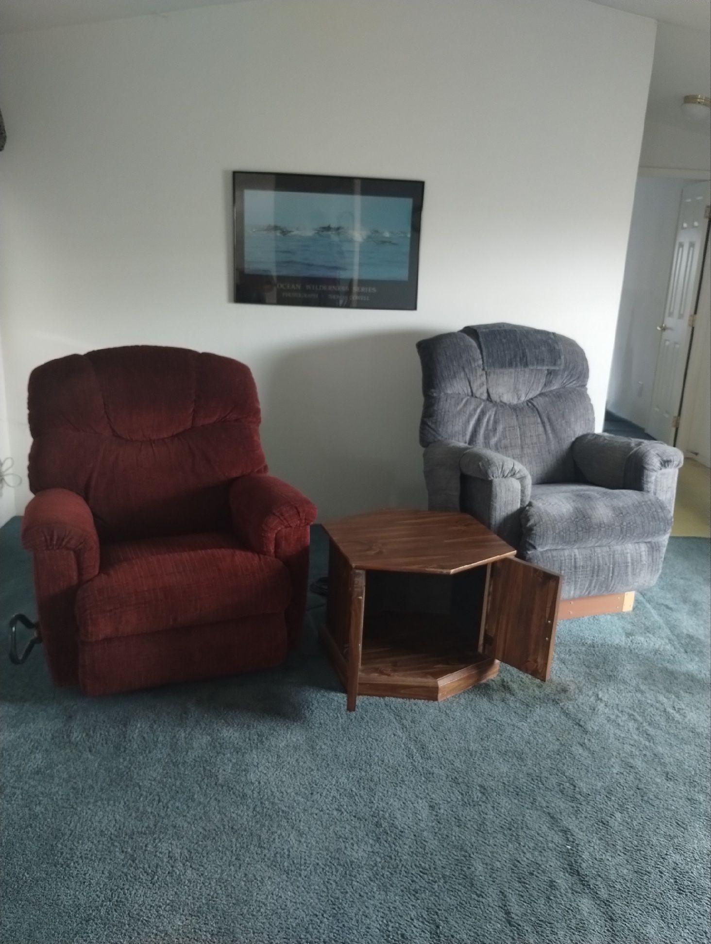 !FREE! Recliners & Table 