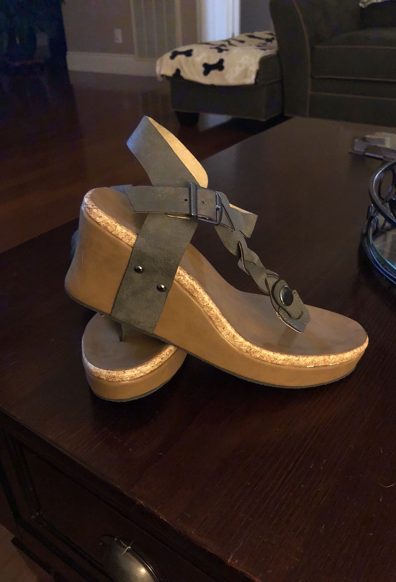 Women’s wedge sandals