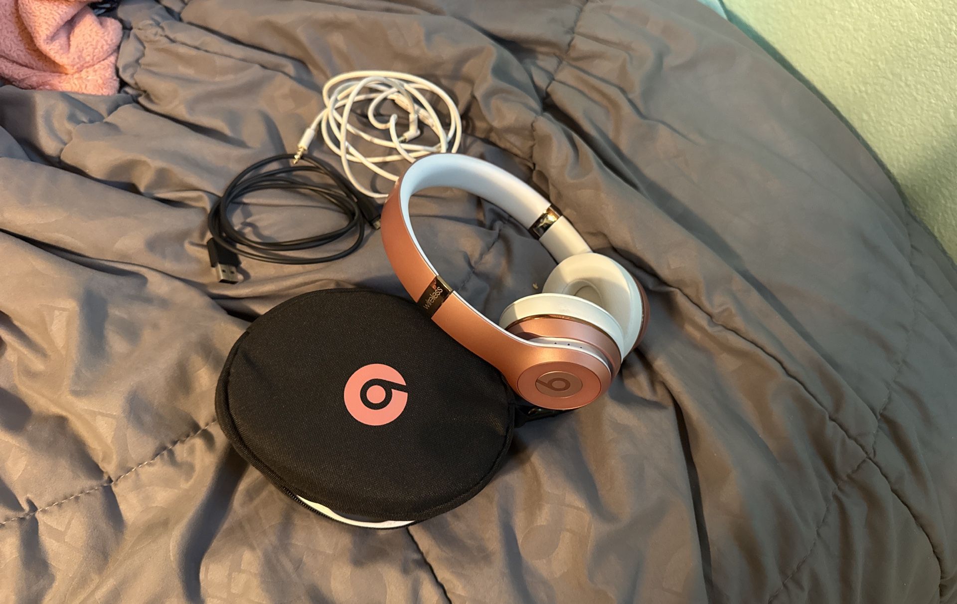 Beats Rose Gold Solo 3