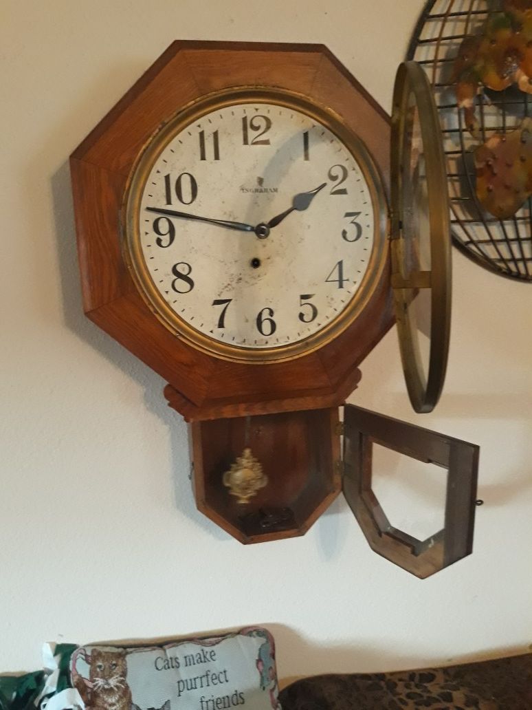 Antique INGRAHAM 8 DAY KEY CLOCK (working)