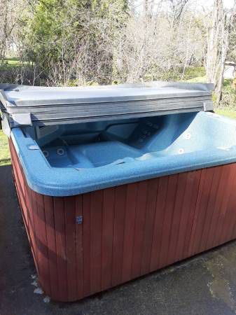 Excellent condition Clearwater hot tub