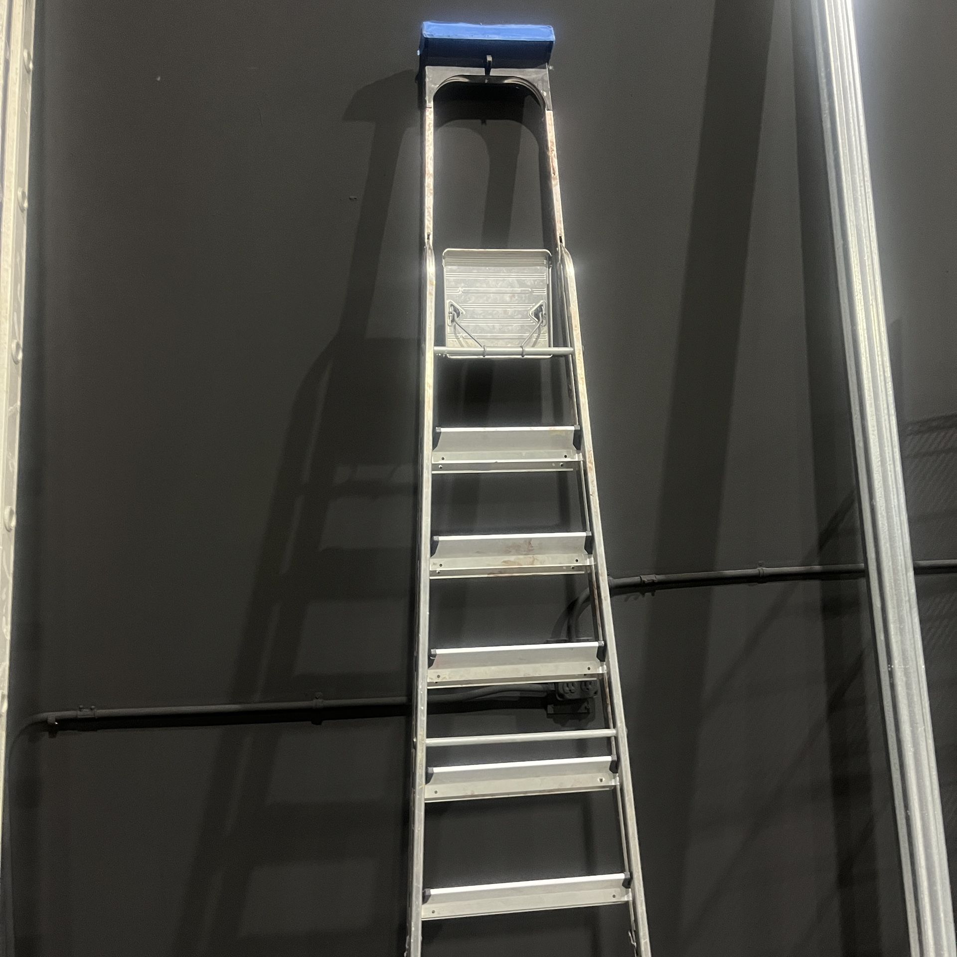 Painter Ladder 8.5 Feet 8 Steps