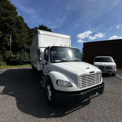 2017 frightliner m2 26ft Box Truck -172k miles