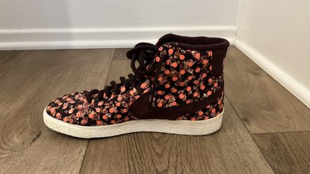 Women’s Size 8 Nike Multi Color Hi Top