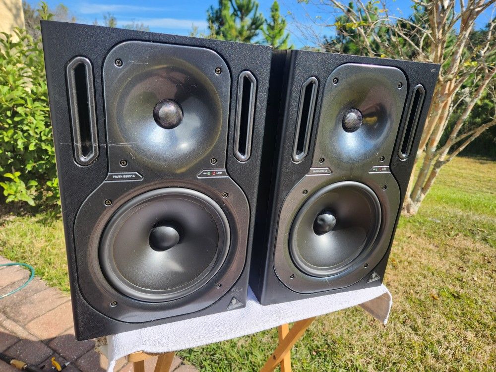 Behringer Truth B2031A 8.75" Powered Studio Monitors (Pair)