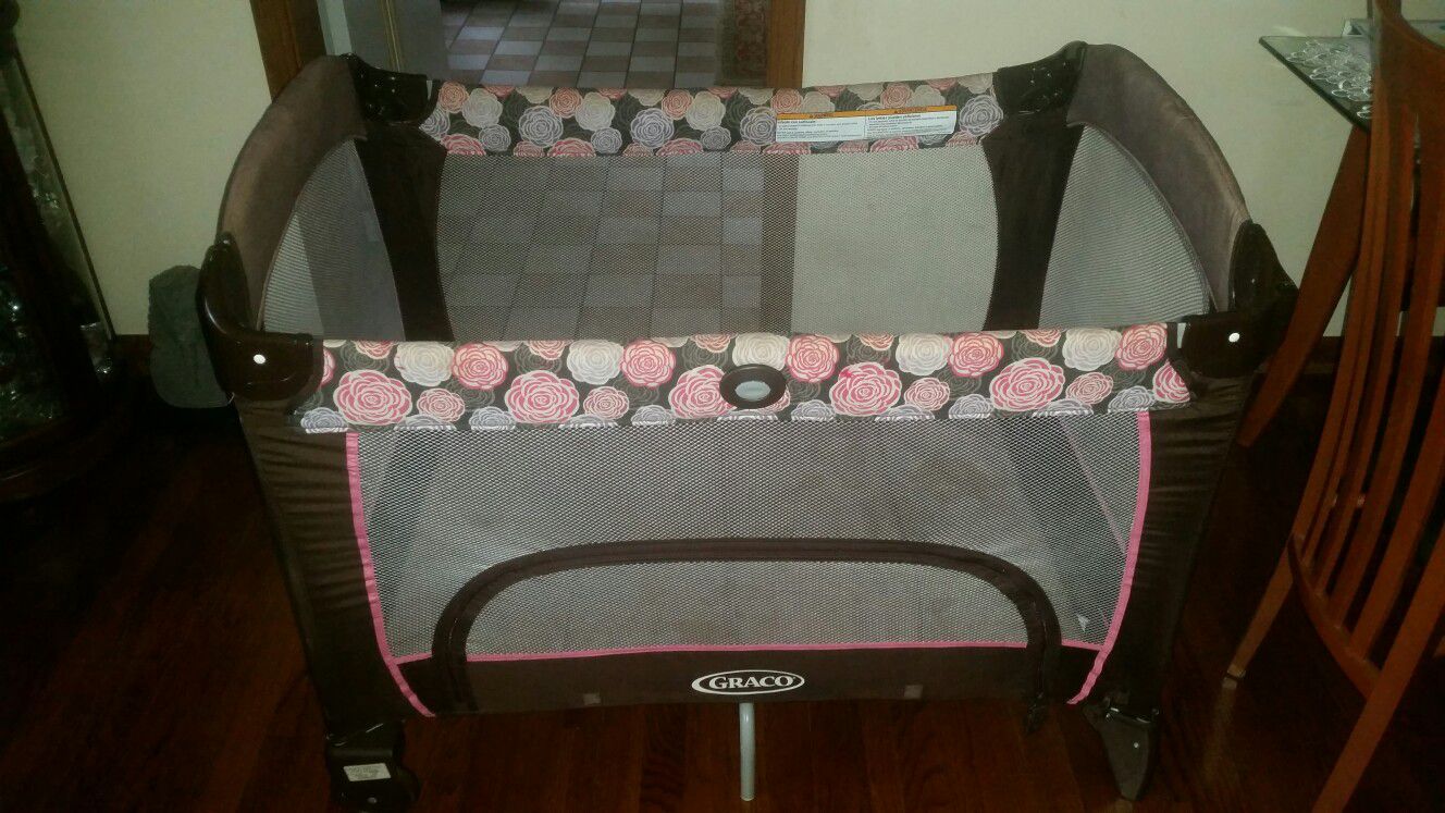 Graco pack and play baby crib bedding