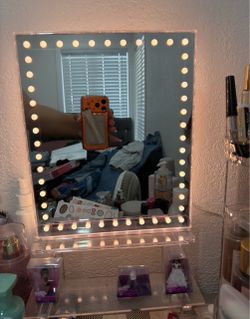 Mini vanity
