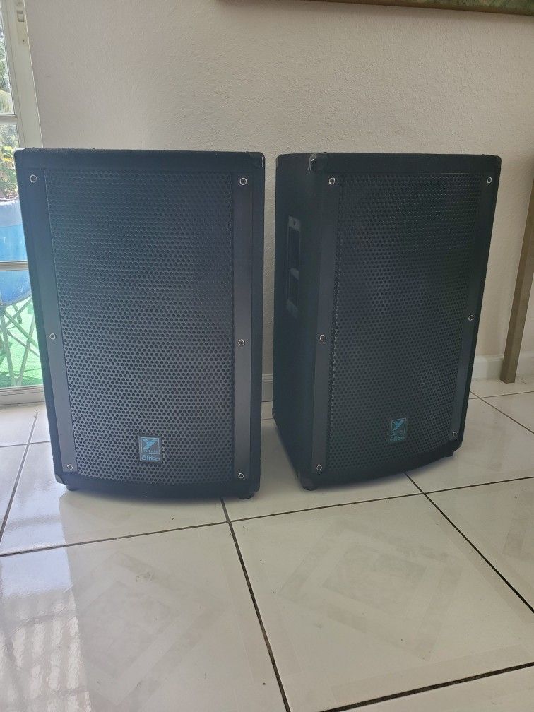 Set of Two Yorkville ELITE EF500PB (2 x 1800W) Active 2Way Loudspeaker