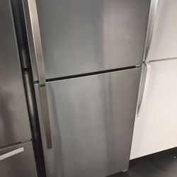 Whirlpool Apartment Size 18 Cu Ft Top Freezer Refrigerator In Stainless Steel 