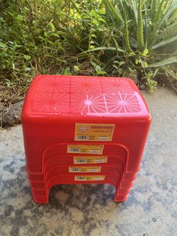 Small Plastic Chair x 5