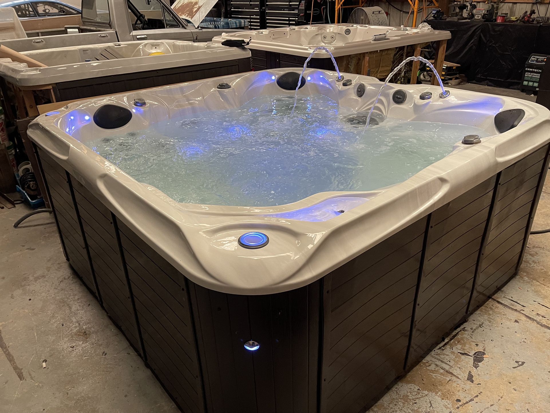 Pre-owned premium leisure LE742 Hot tub jacuzzi spa