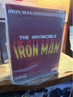 MEZCO ONE 12 : Iron Man