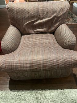 Super comfy swivel chair (brown)