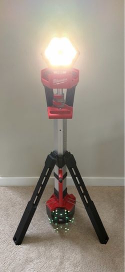 Milwaukee M18 Tower Rocket Light