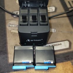 5 GoPro 8 HERO  Batteries + Charger