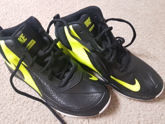 (NEW)Boys Nike shoes 
Size 3Y