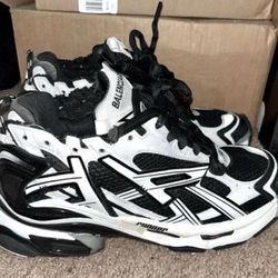 balenciaga black and white runners size 41