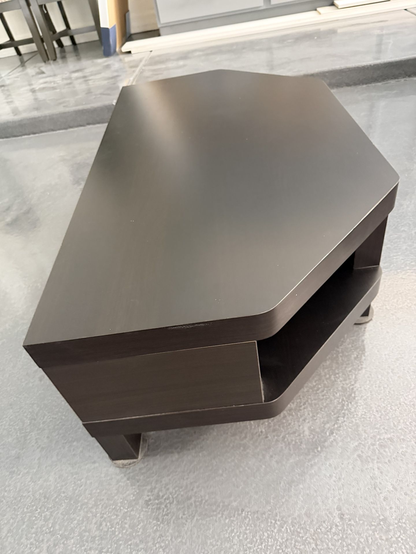 BEAUTIFUL TV STAND TABLE