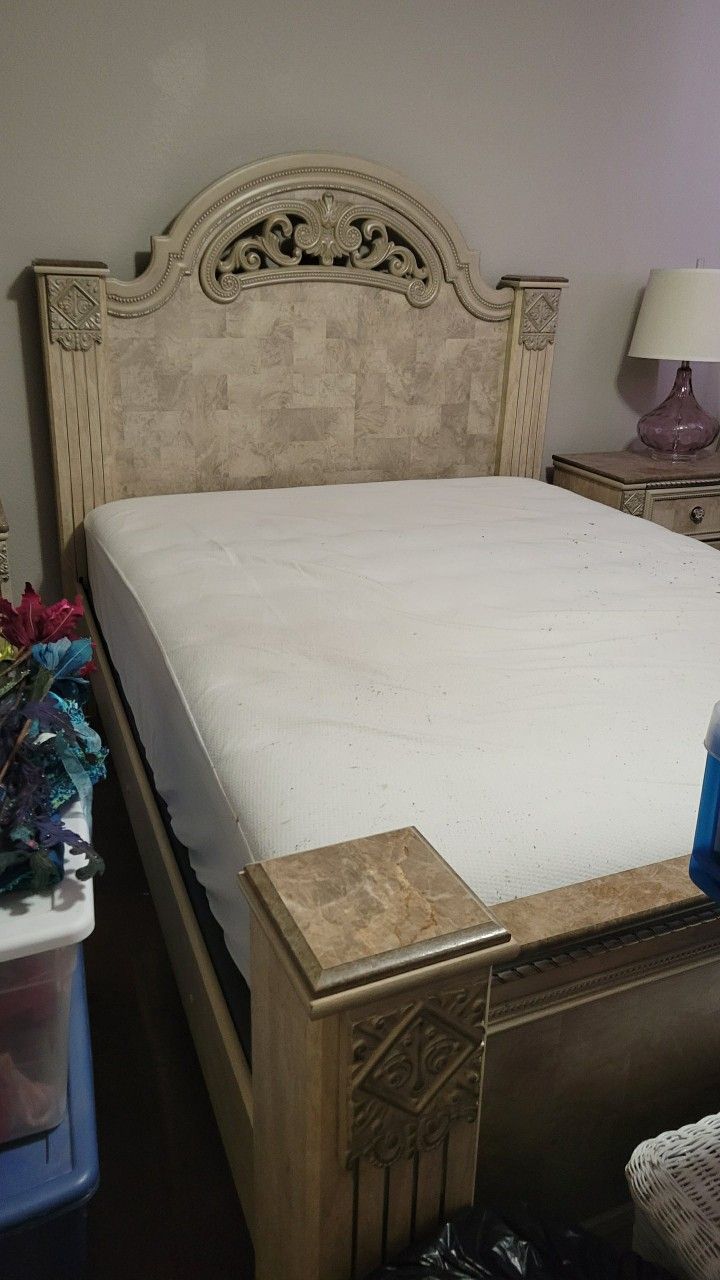 Saveaha Bedroom Set: Bed Frame, Mattress, Two Nightstands, Dresser & Mirror