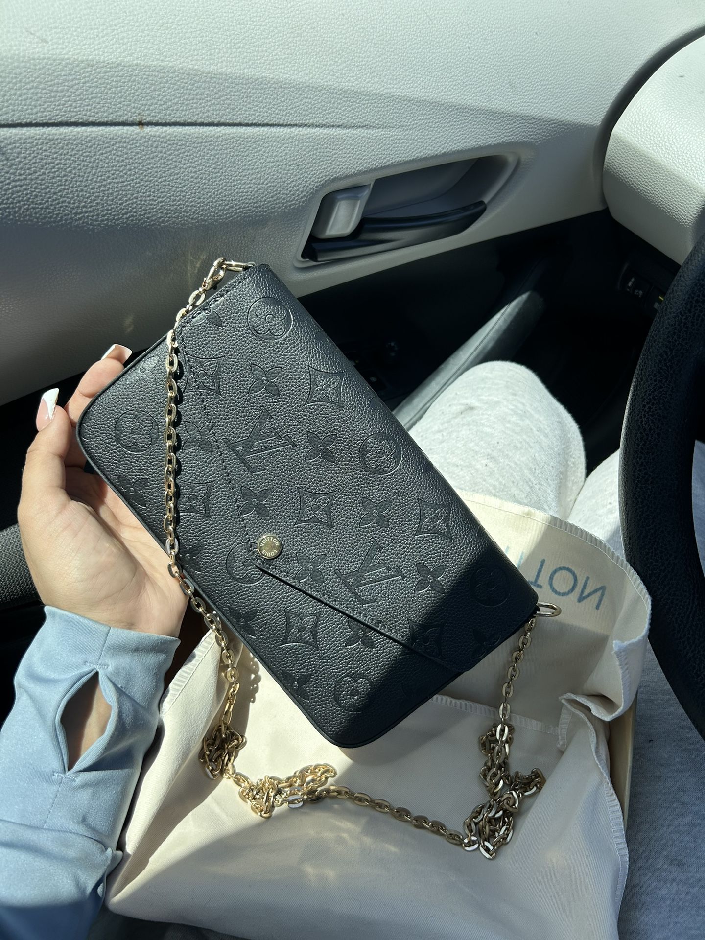 Bag (Louis Vuitton)