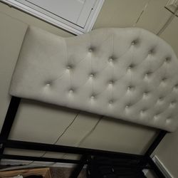 Cama Queen , Respaldo Y Base De Metal.