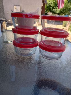 6 Pyrex bowls with lids