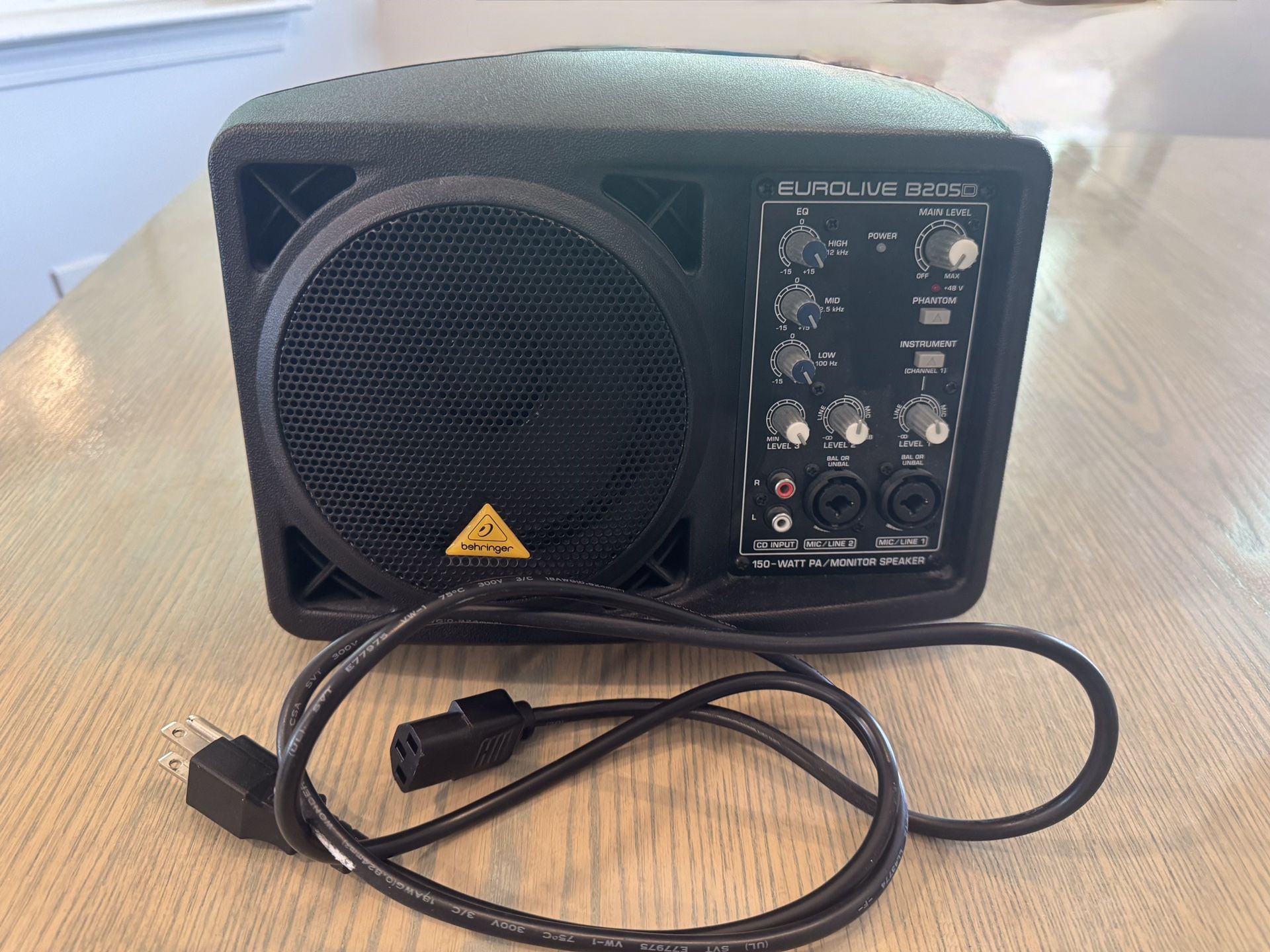 Behringer Eurolive B205D 150-Watt Active PA / Monitor Speaker