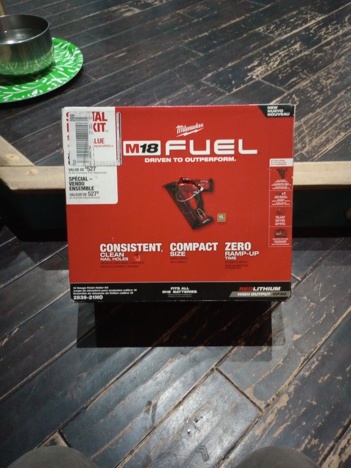 Milwaukee 18V 15ga. Finish Nailer Kit. 🚧🚧🚧
