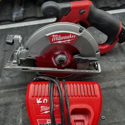 Fuel M12 Milwaukee Saw