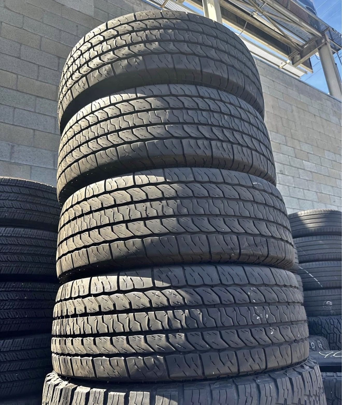 285/70/17 Vendo Set De Llantas Con 80% De Vida Las 4