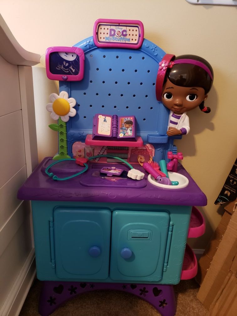 Doc mcstuffins work desk