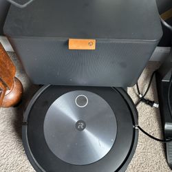 iRobot Roomba j7 (7150) Wi-Fi Connected Robot Vacuum - Identifies and avoids Obstacles Like pet Waste & Cords, Smart Mapping, Works with Alexa, Ideal 