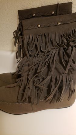 Grey boots cute size 6