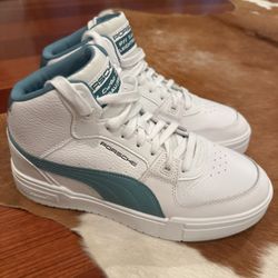  Puma Sneakers