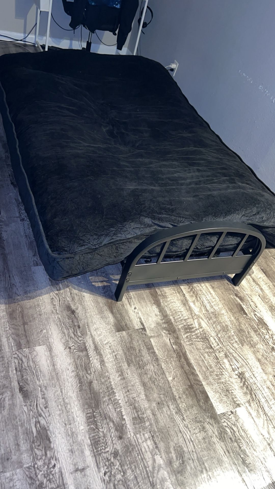 Black Futon
