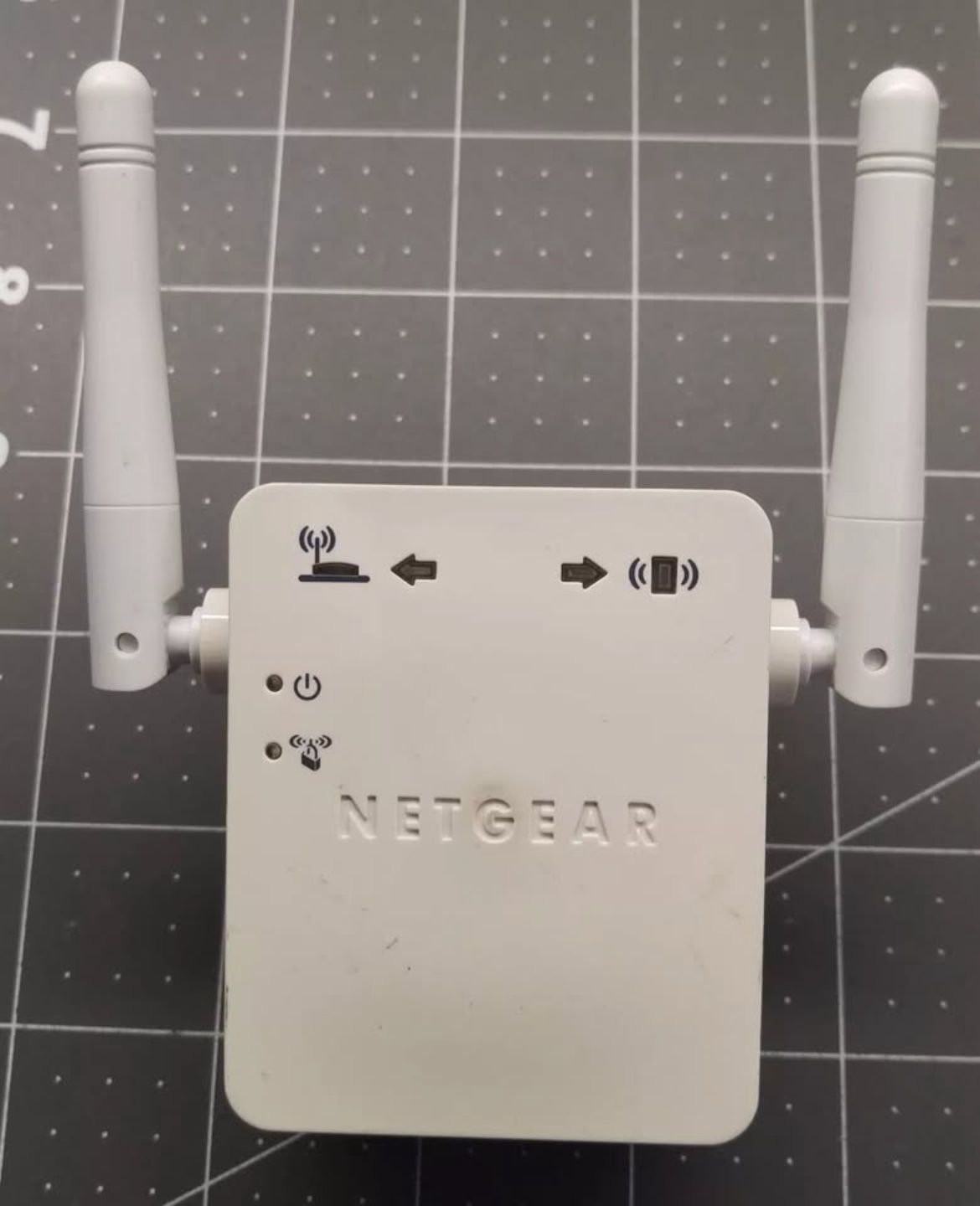 Netgear Universal WiFi Range Signal Extender WN3000RPv3 In White Tested TEXT ME BEFORE BUYING PLEASE!!!!!!