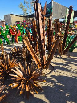 🌷Beautiful handmade desert🌵PatioDecor
Metal yard Art🪷Planters